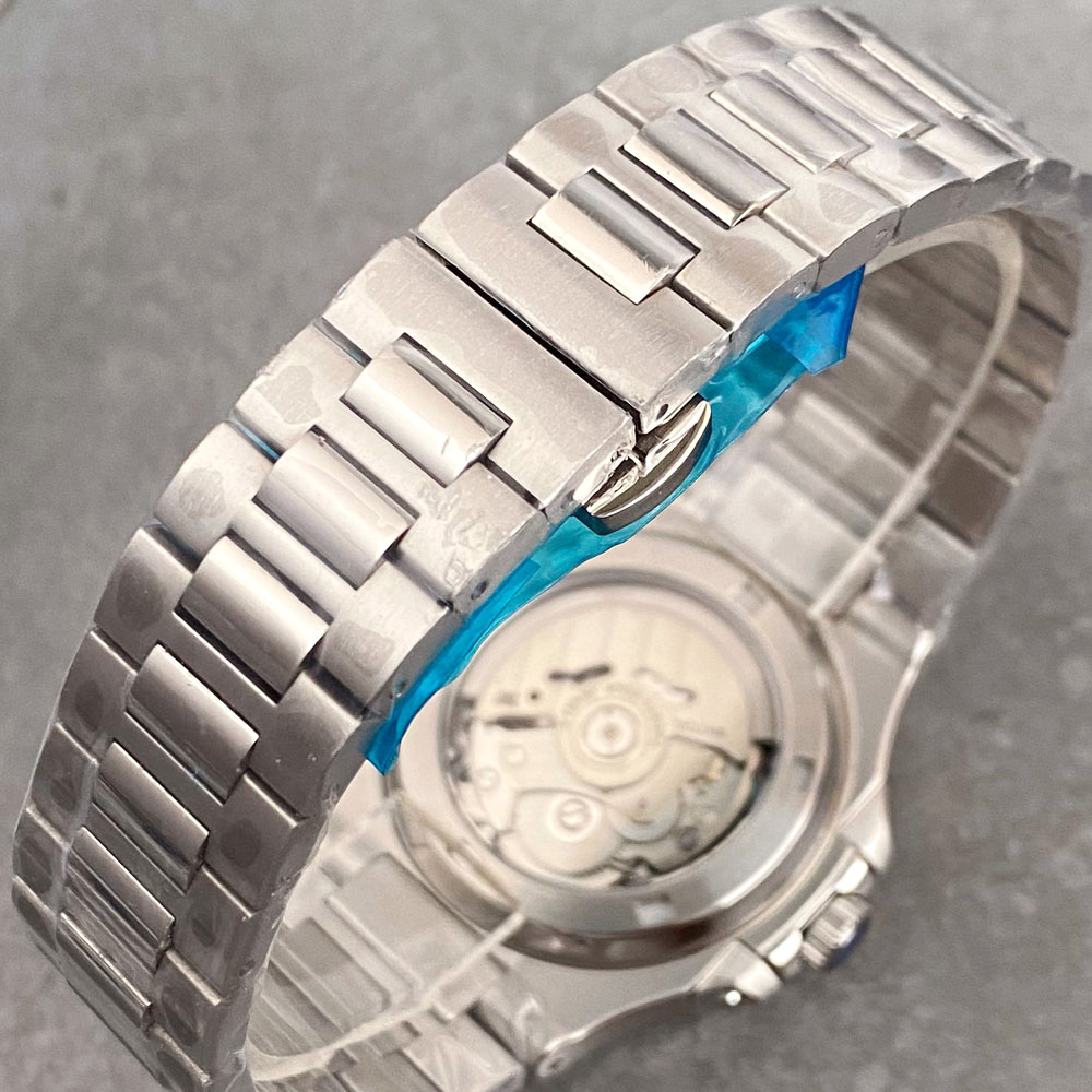 タンドリオ 40 ミリメートルサファイアガラス NH70A  - Patek Philippe Watch Nautilus のレビューと価格